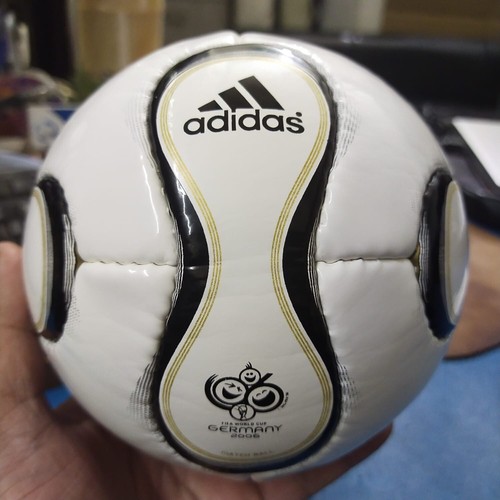 Adidas teamgeist berlin fifa - adidas,